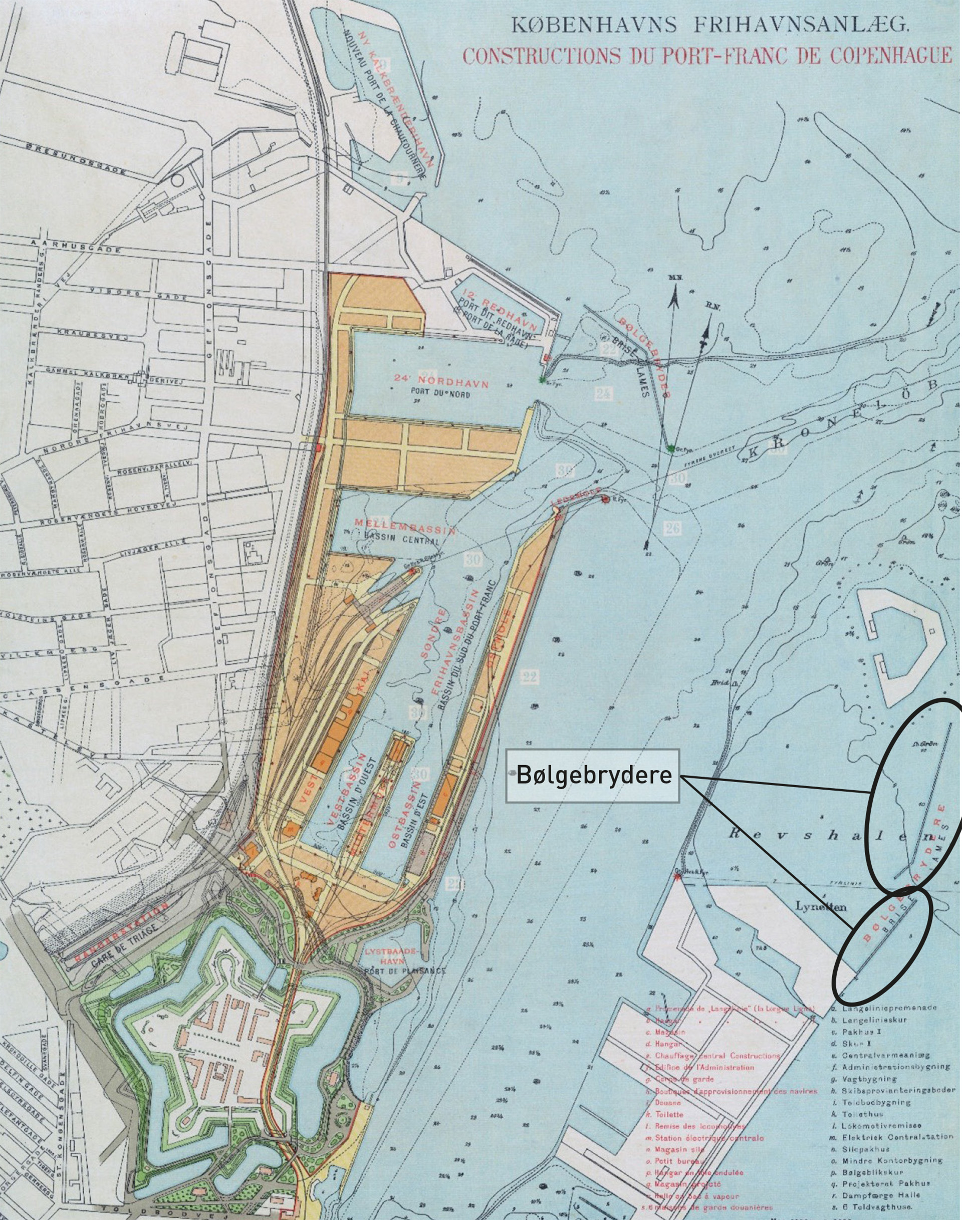 Med Frihavnens anlæggelse i 1890-94 omfavner stærke arme af sten de historiske søbefæstninger Lynetten og Trekroner, og beskytter havneindsejlingen mod bølgernes brusen.
