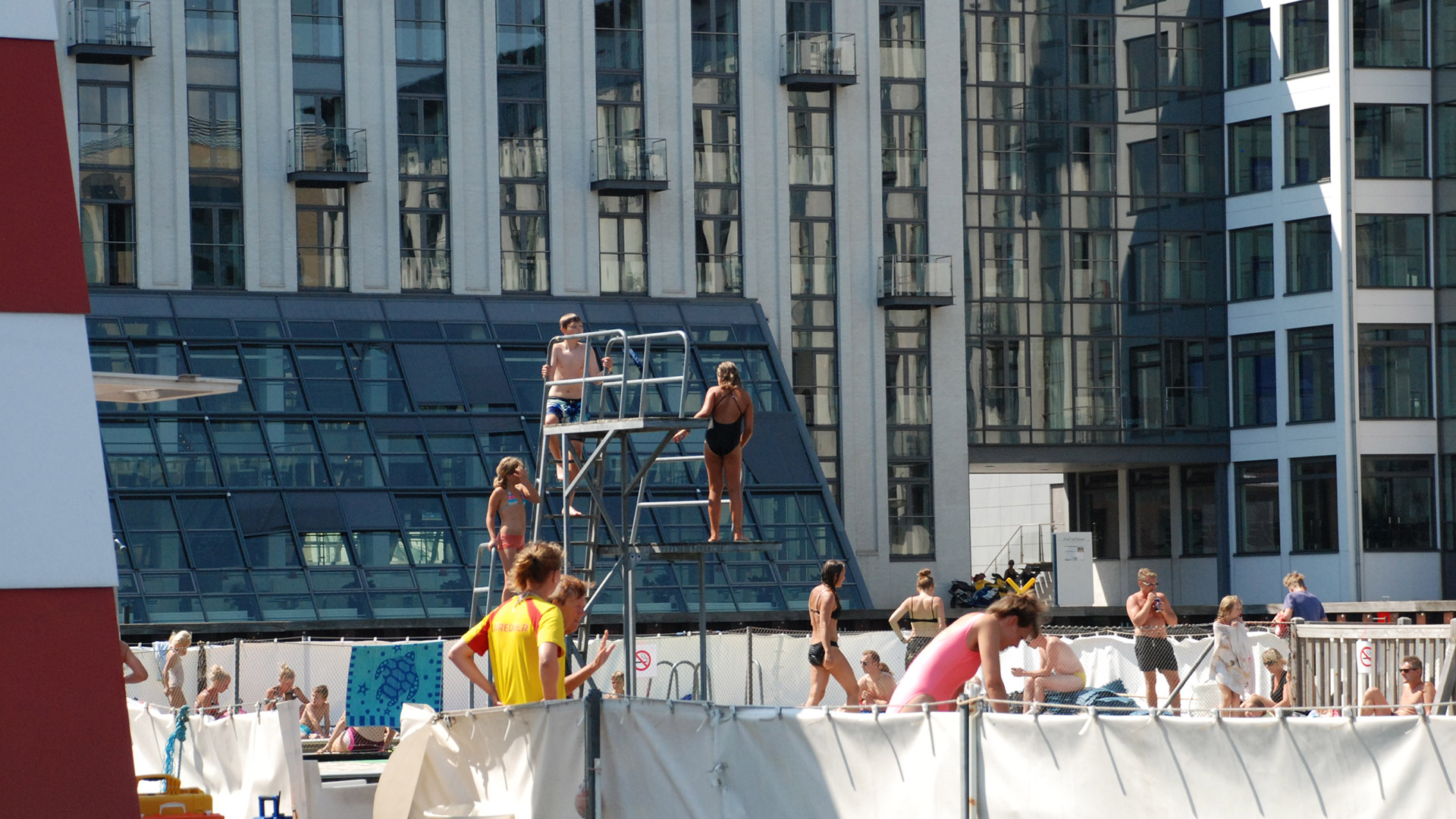 Badegæster i havnebadet i Sydhavn