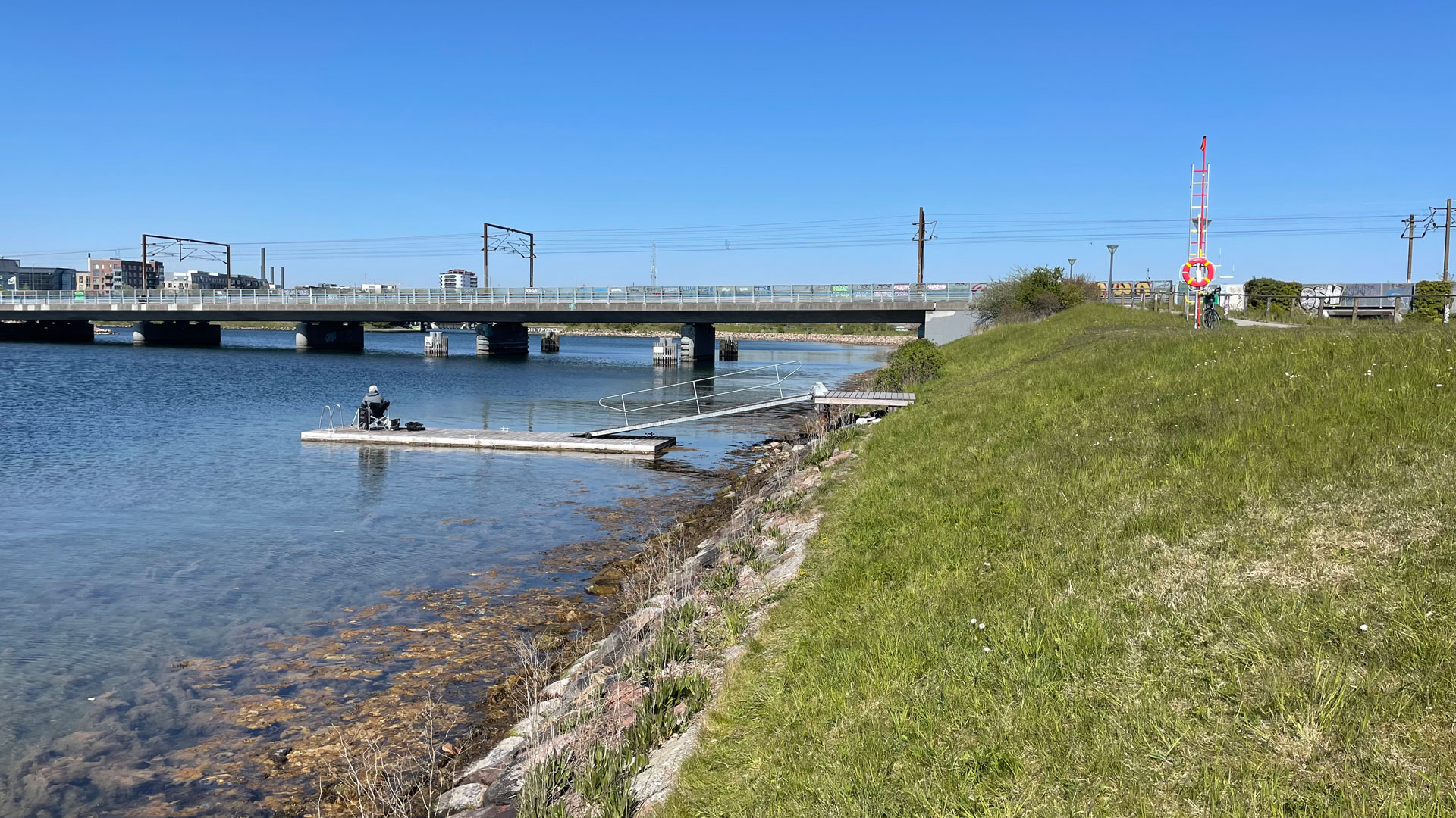 Den nye flydebro syd for havneslusen